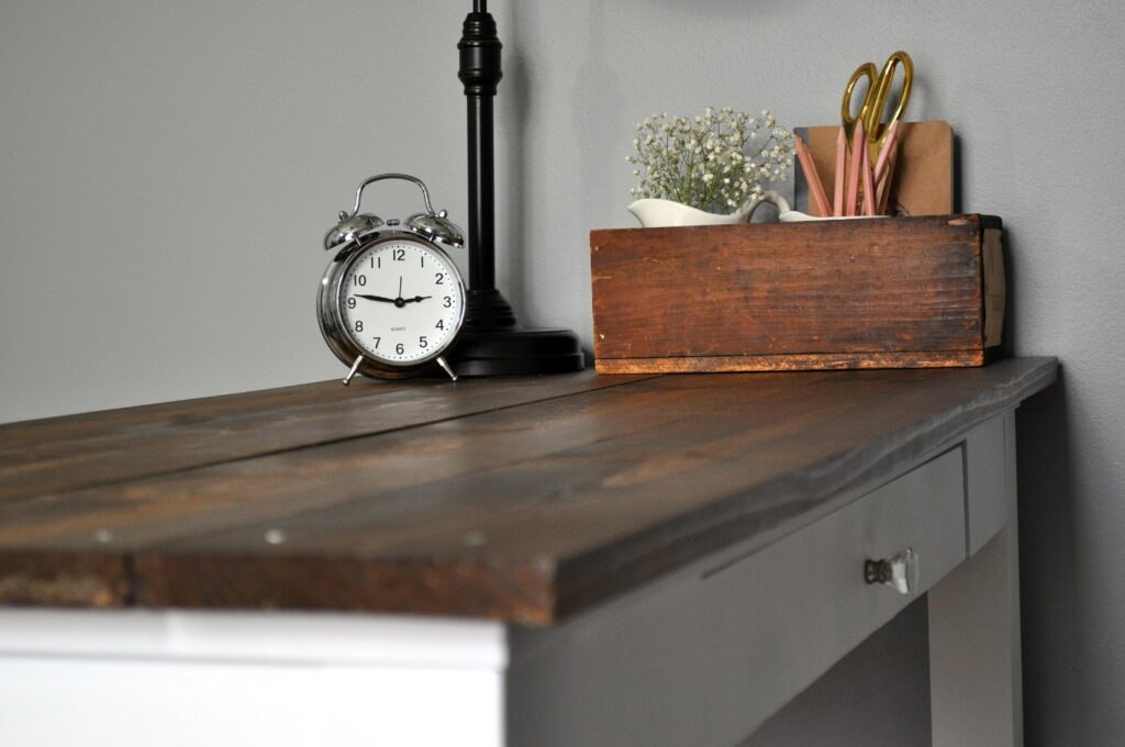 Farmhouse Desk Makeover. 9