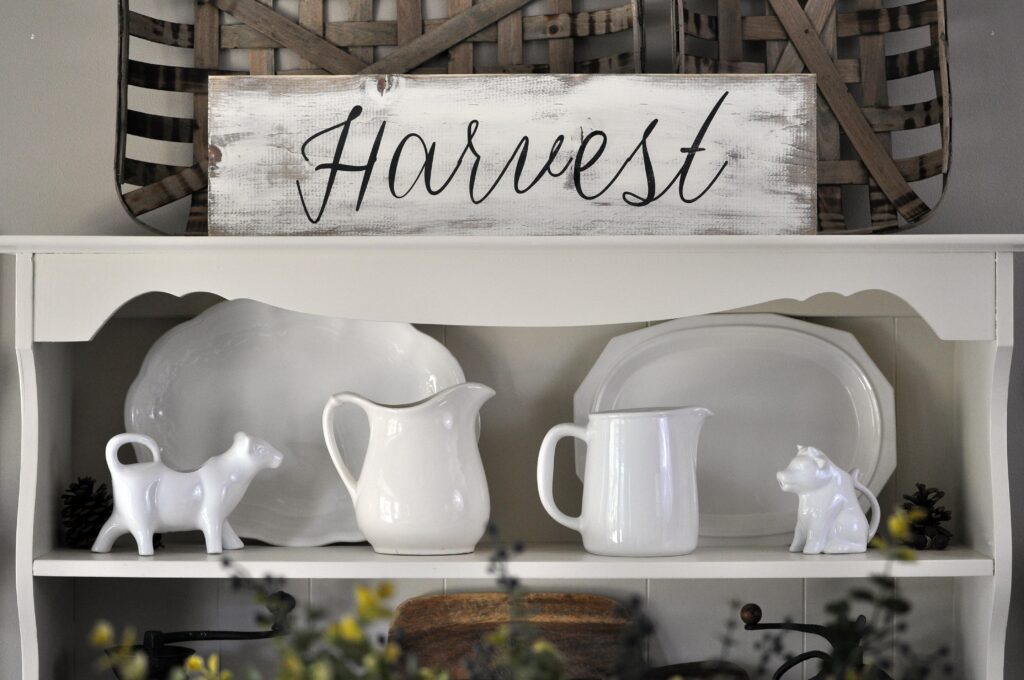 Farmhouse Fall Tour of Homes. Harvest Sign.