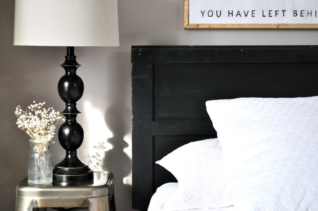 Vintage Door Headboard. Super Easy Headboard