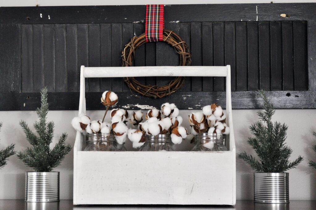 Farmhouse Chrismas Home Tour. Chest Decor