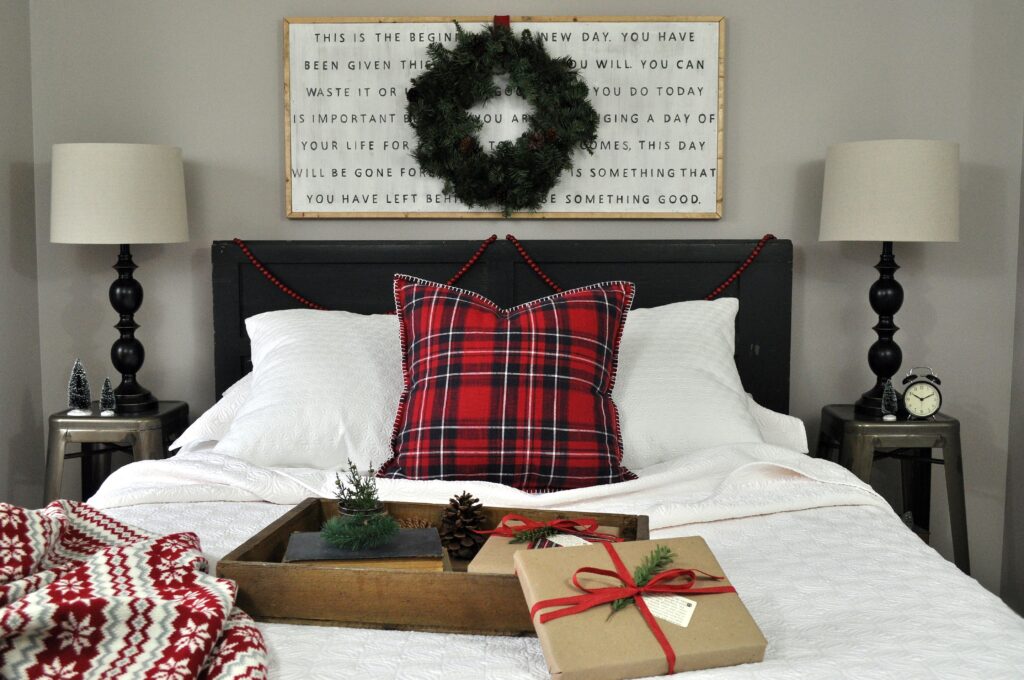 Farmhouse Chrismas Home Tour. Guest Bedroom