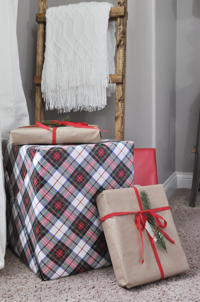 Farmhouse Chrismas Home Tour. Plaid Presents