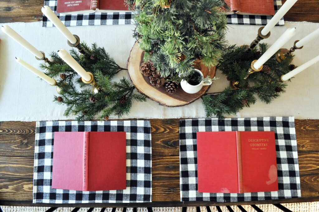 Farmhouse Chrismas Home Tour. Tablescape