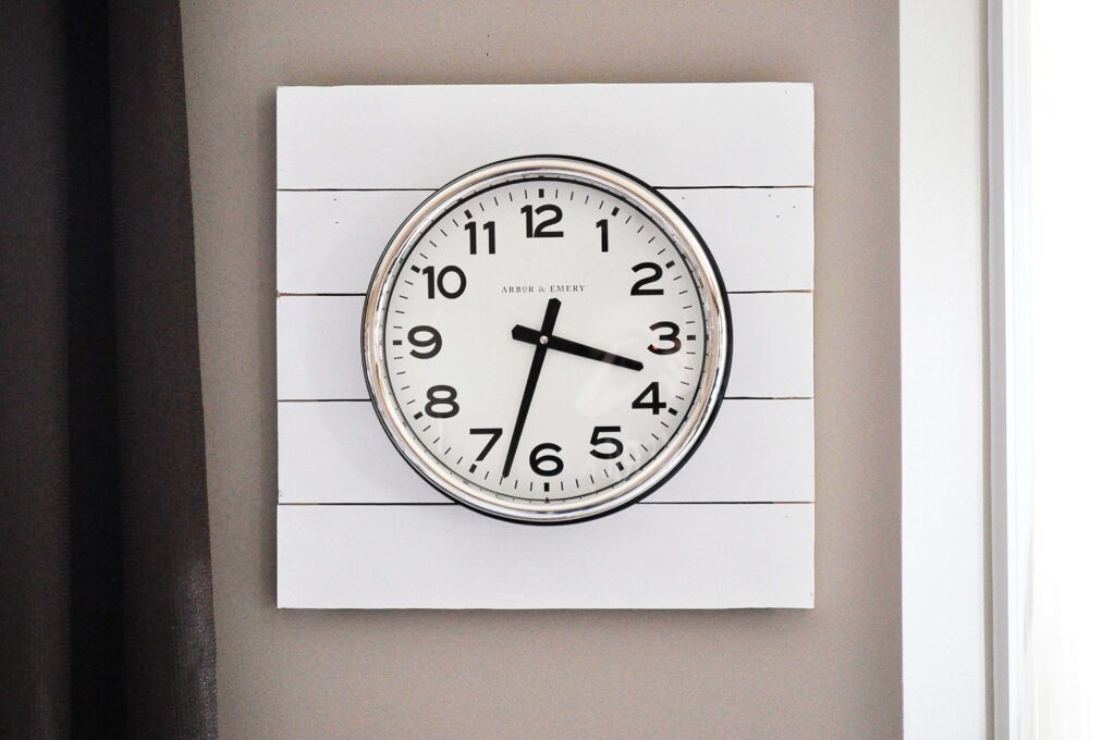 DIY Planked Clock. Cute Planked Clock