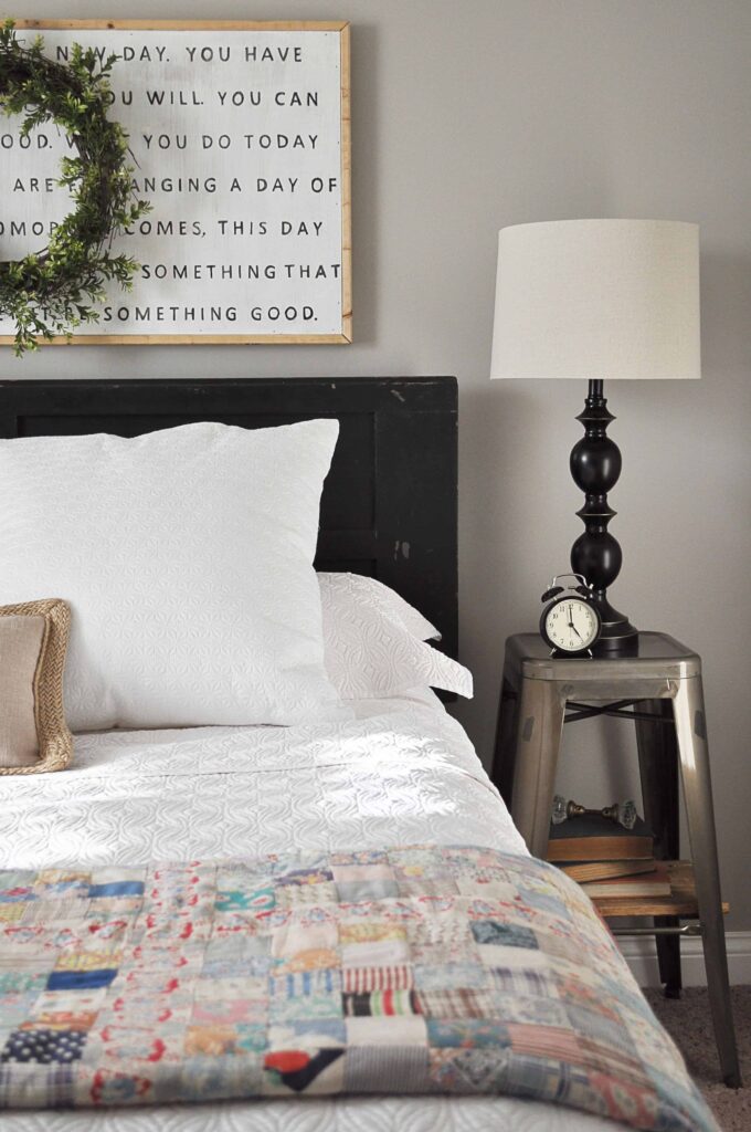 Farmhouse Guest Bedroom via littleglassjar.com