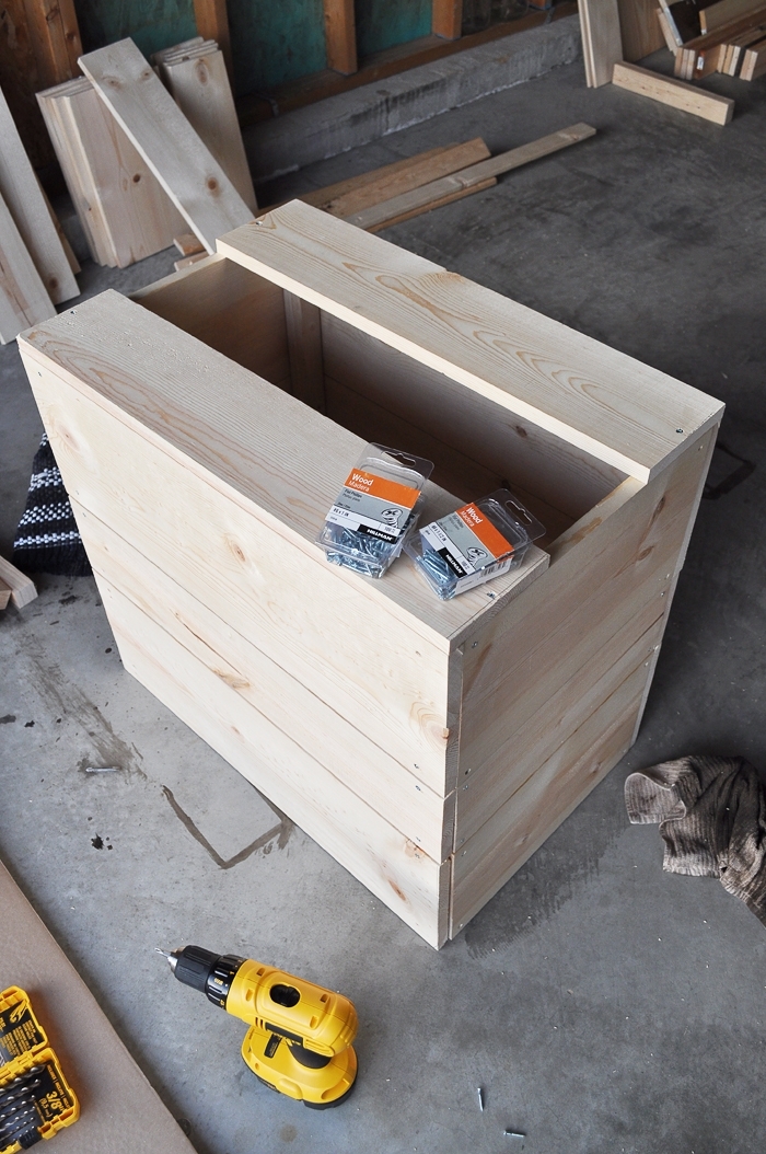 Make these rustic, farmhouse style DIY Crate Side Tables for your living room or bedroom! They are so easy to make! Tutorial here: https://www.littleglassjar.com/2017/04/25/diy-crate-side-tables/