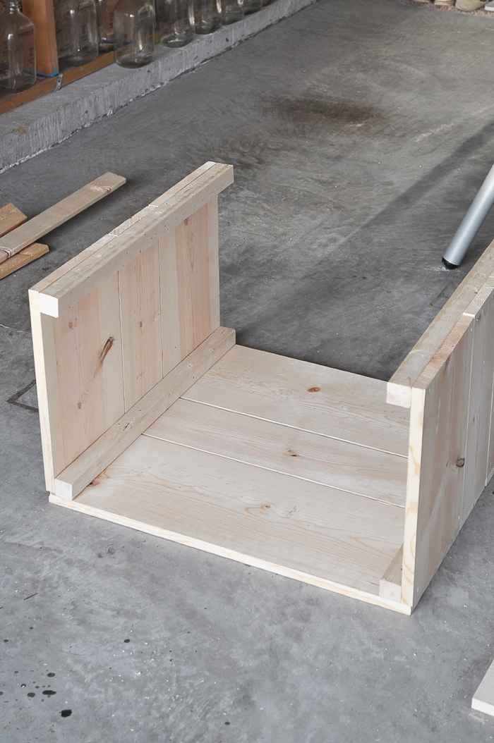 Make these rustic, farmhouse style DIY Crate Side Tables for your living room or bedroom! They are so easy to make! Tutorial here: https://www.littleglassjar.com/2017/04/25/diy-crate-side-tables/