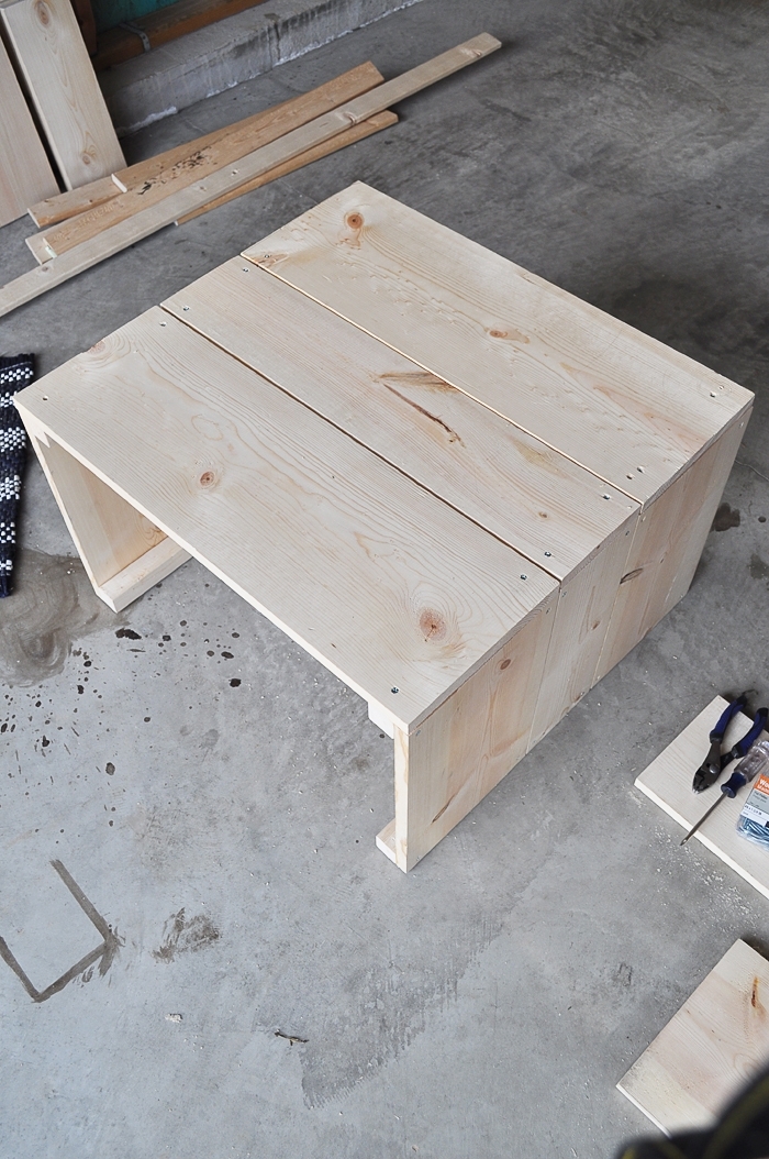 Make these rustic, farmhouse style DIY Crate Side Tables for your living room or bedroom! They are so easy to make! Tutorial here: https://www.littleglassjar.com/2017/04/25/diy-crate-side-tables/