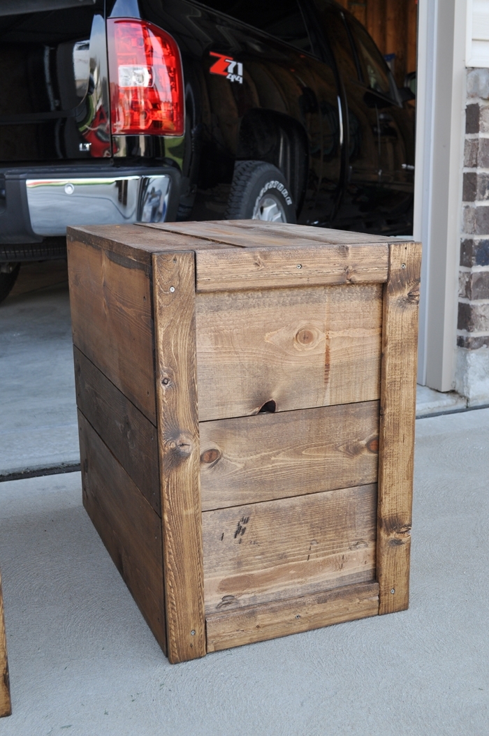 Make these rustic, farmhouse style DIY Crate Side Tables for your living room or bedroom! They are so easy to make! Tutorial here: https://www.littleglassjar.com/2017/04/25/diy-crate-side-tables/