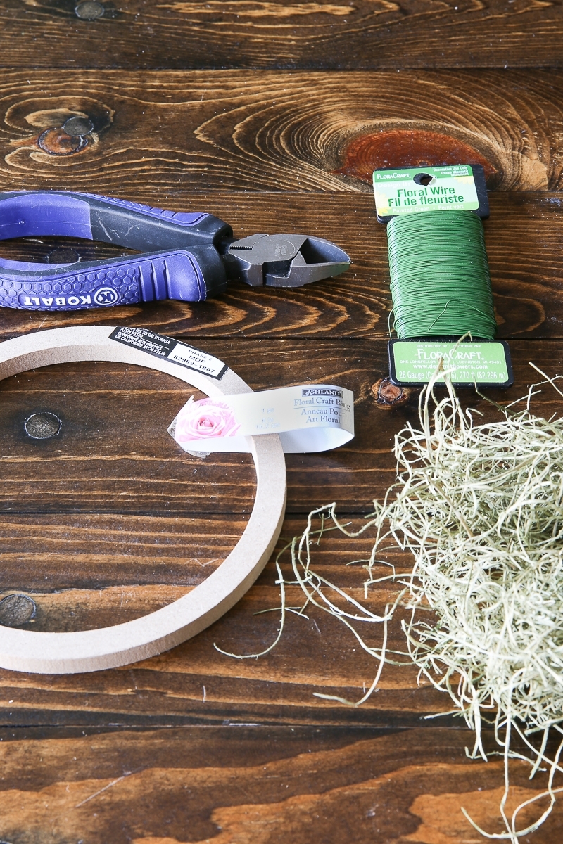 DIY Mini Spring Moss Wreath