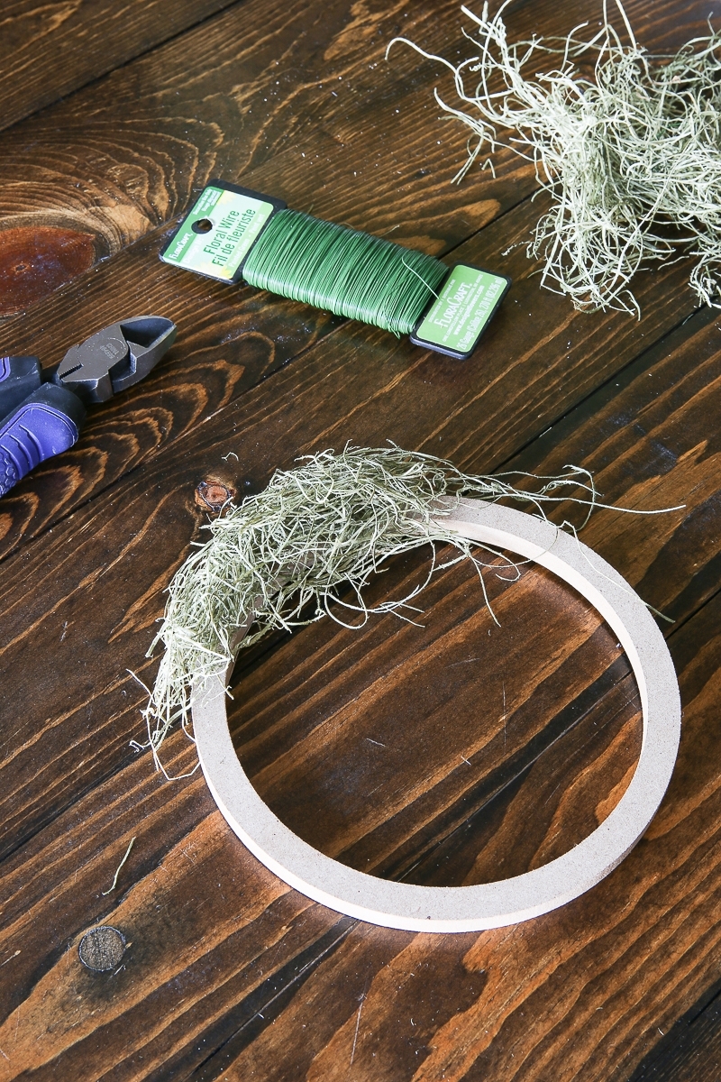 DIY Mini Spring Moss Wreath