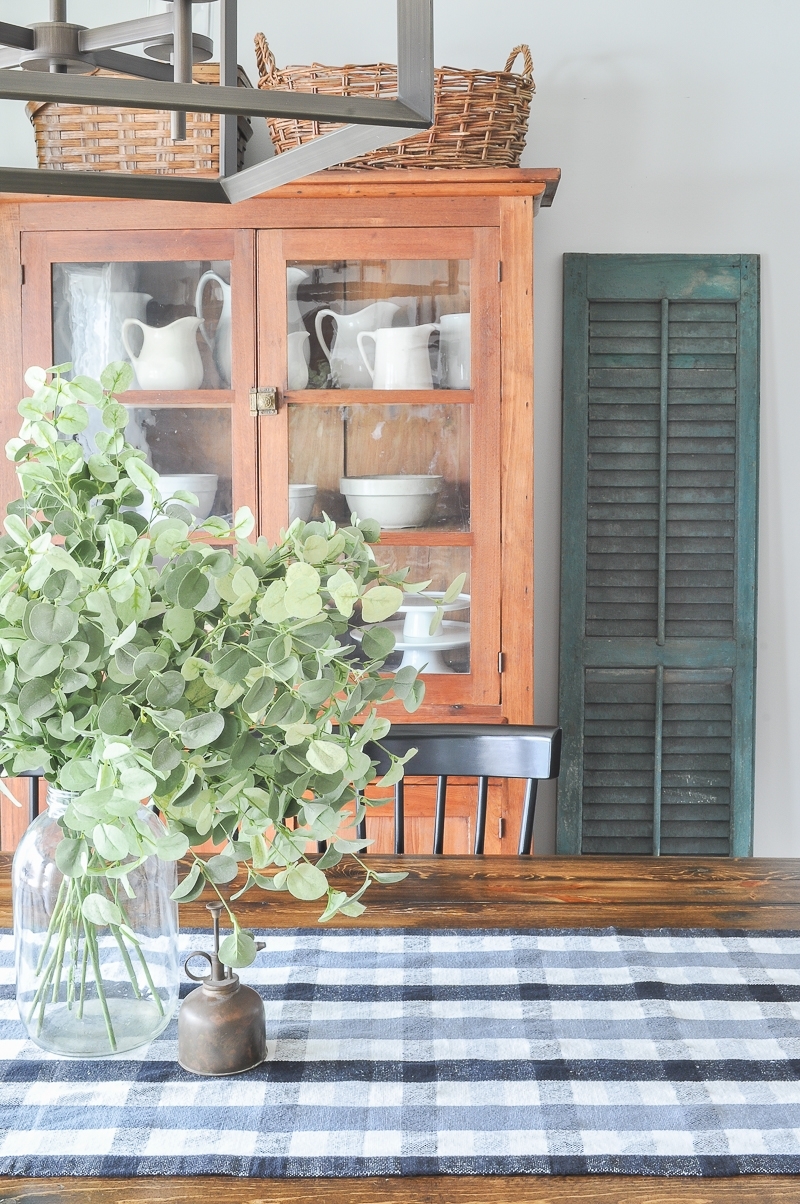 The Best Farmhouse Style Fabrics for Decorating