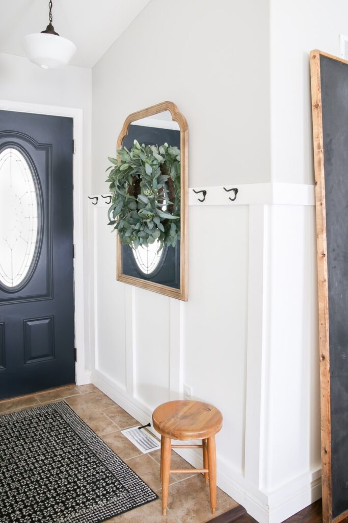 How to Decorate a Small Entryway | Little Glass Jar