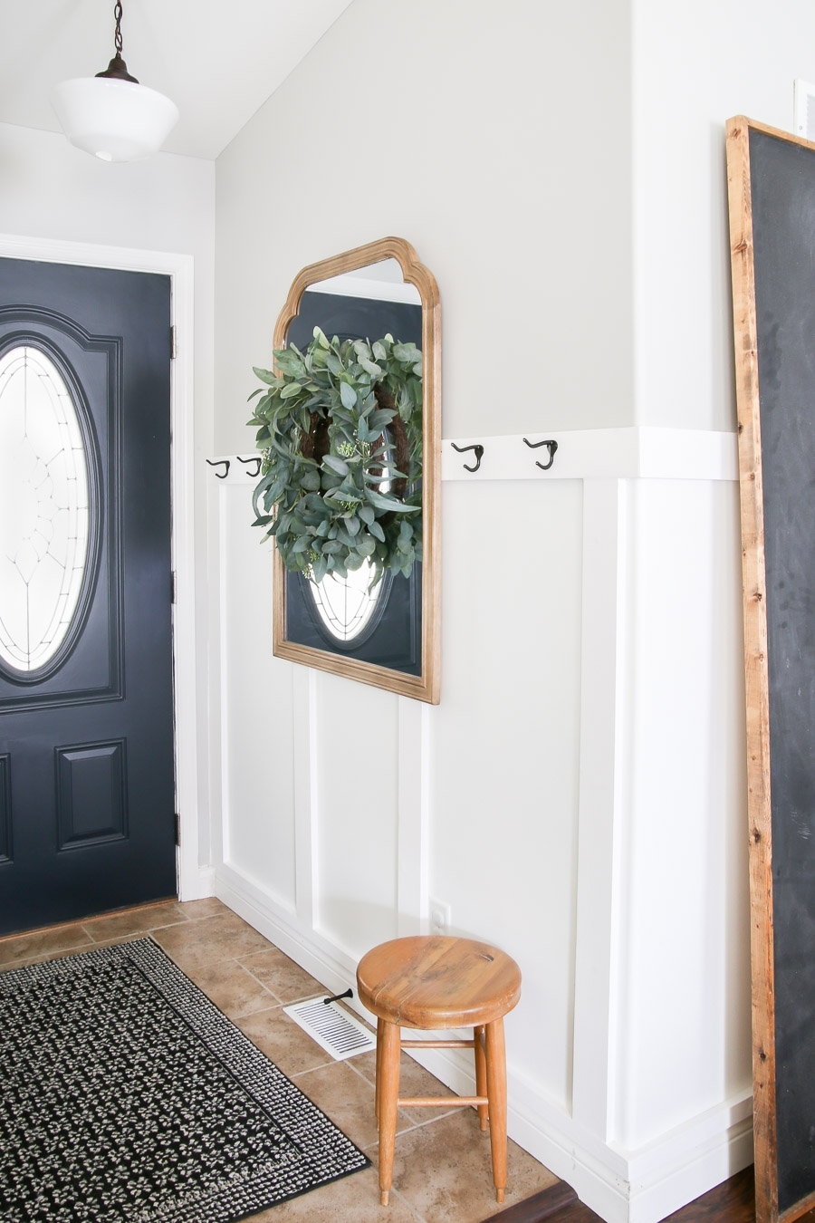 Wall decor for entryway top