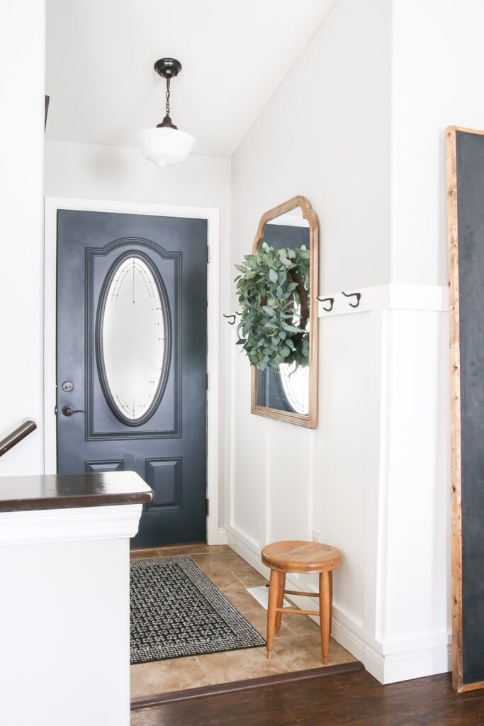 How to Decorate a Small Entryway | Little Glass Jar