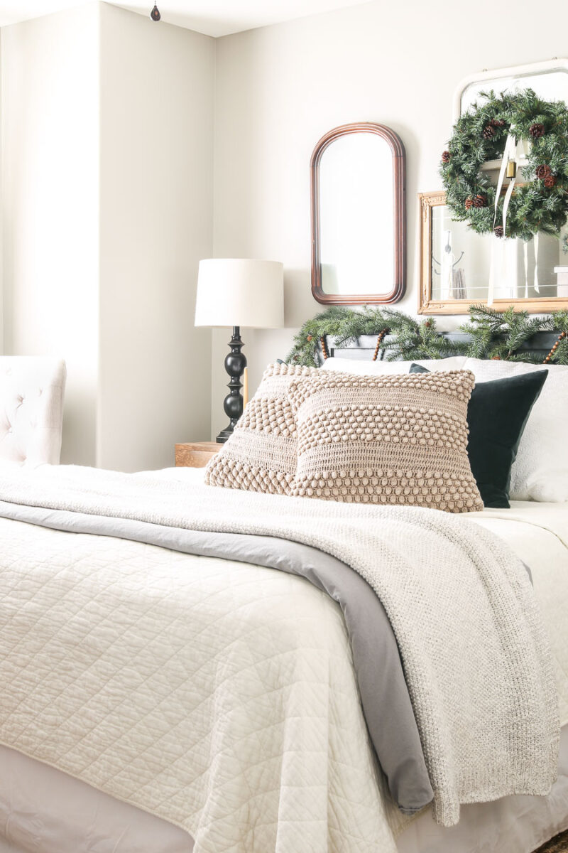 Christmas Guest Bedroom | Little Glass Jar