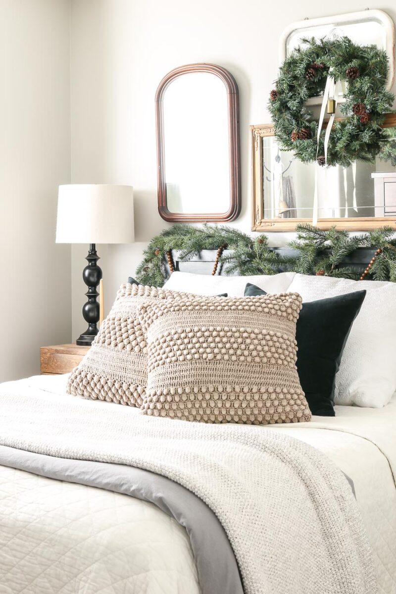 Christmas Guest Bedroom | Little Glass Jar
