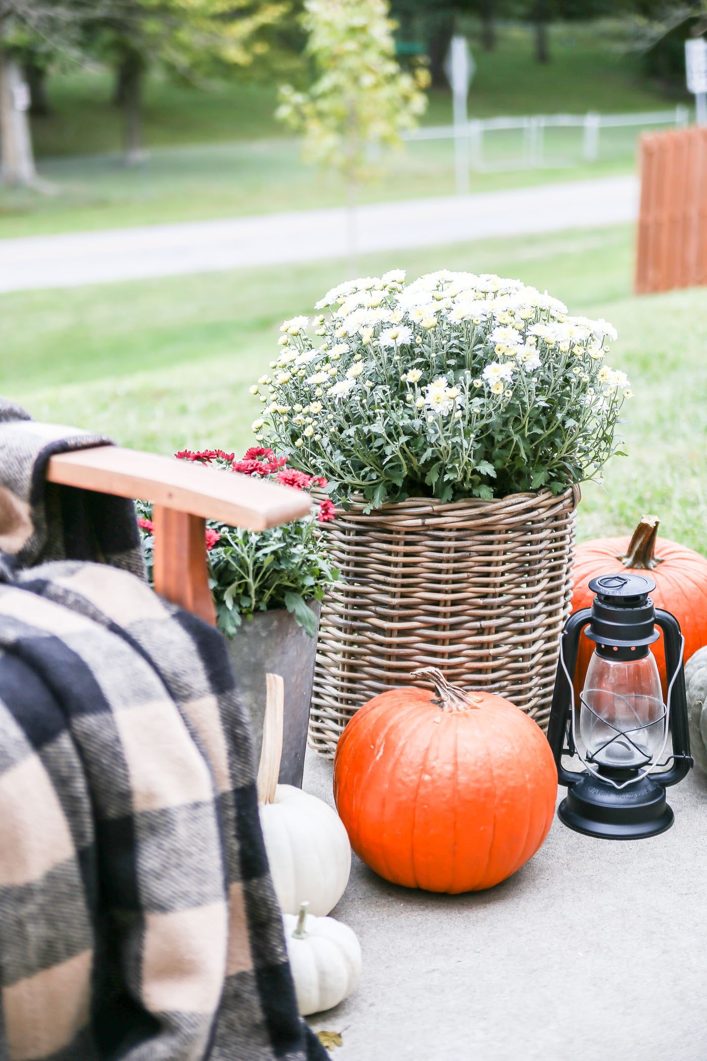 How to Create a Cozy Fall Patio