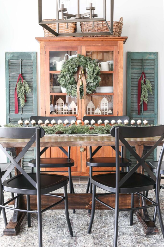 Beautiful Christmas Dining Room | Little Glass Jar