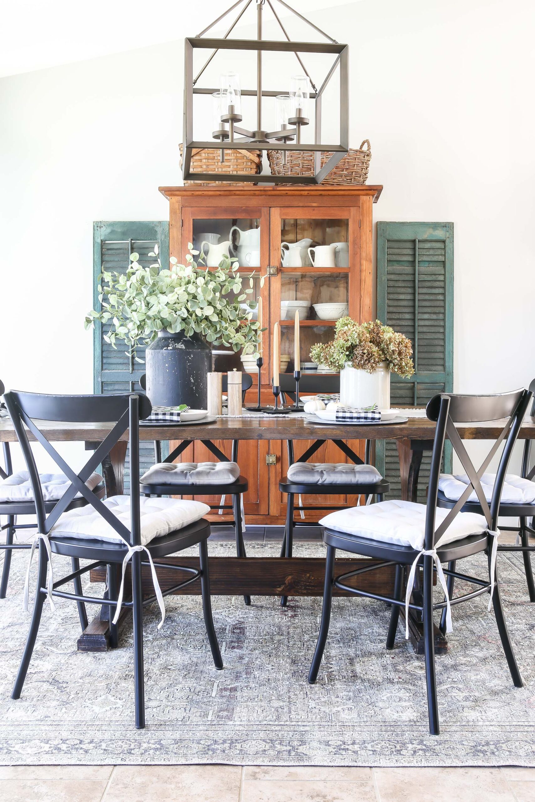 How to decorate the dining room for fall