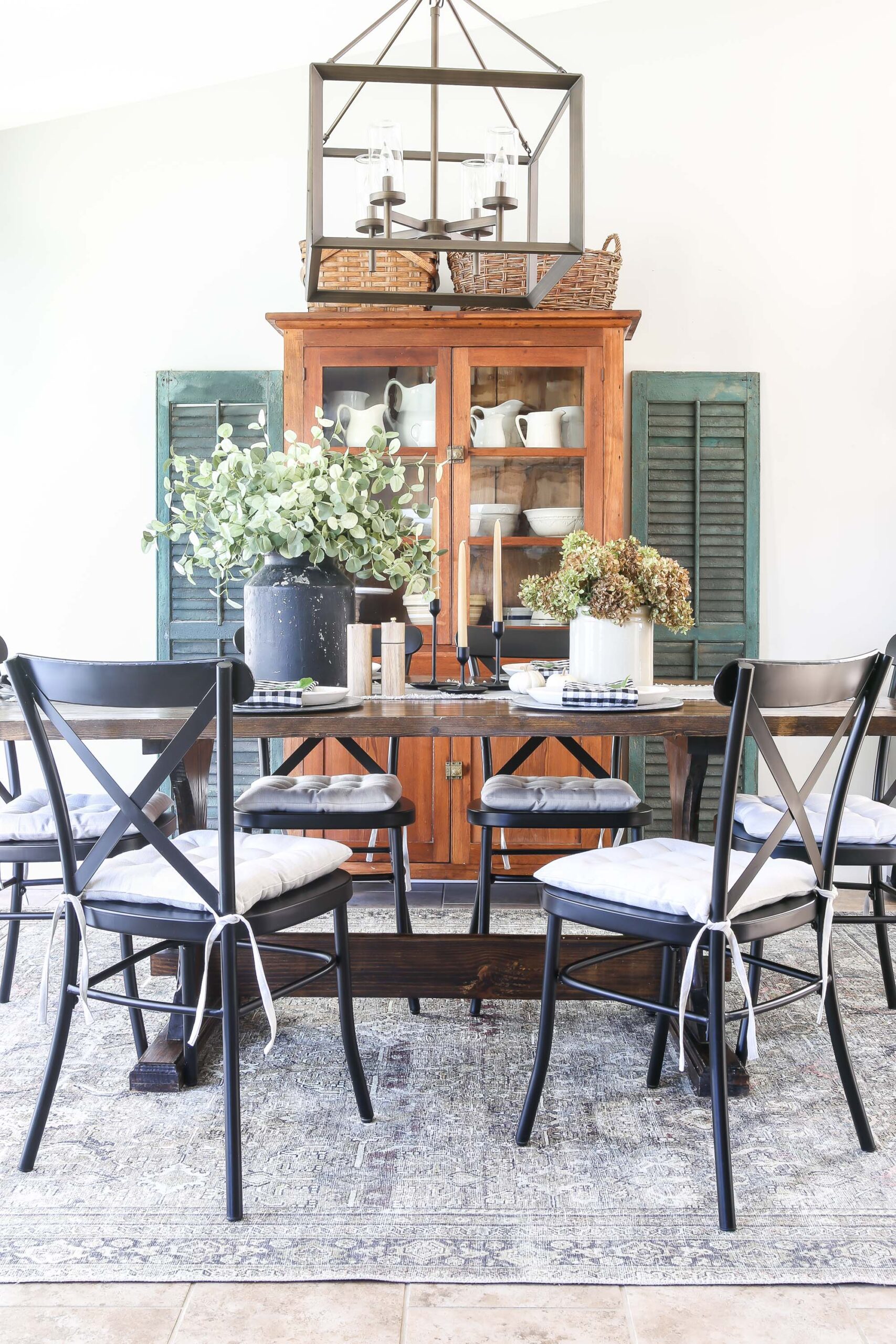 How to decorate the dining room for fall 