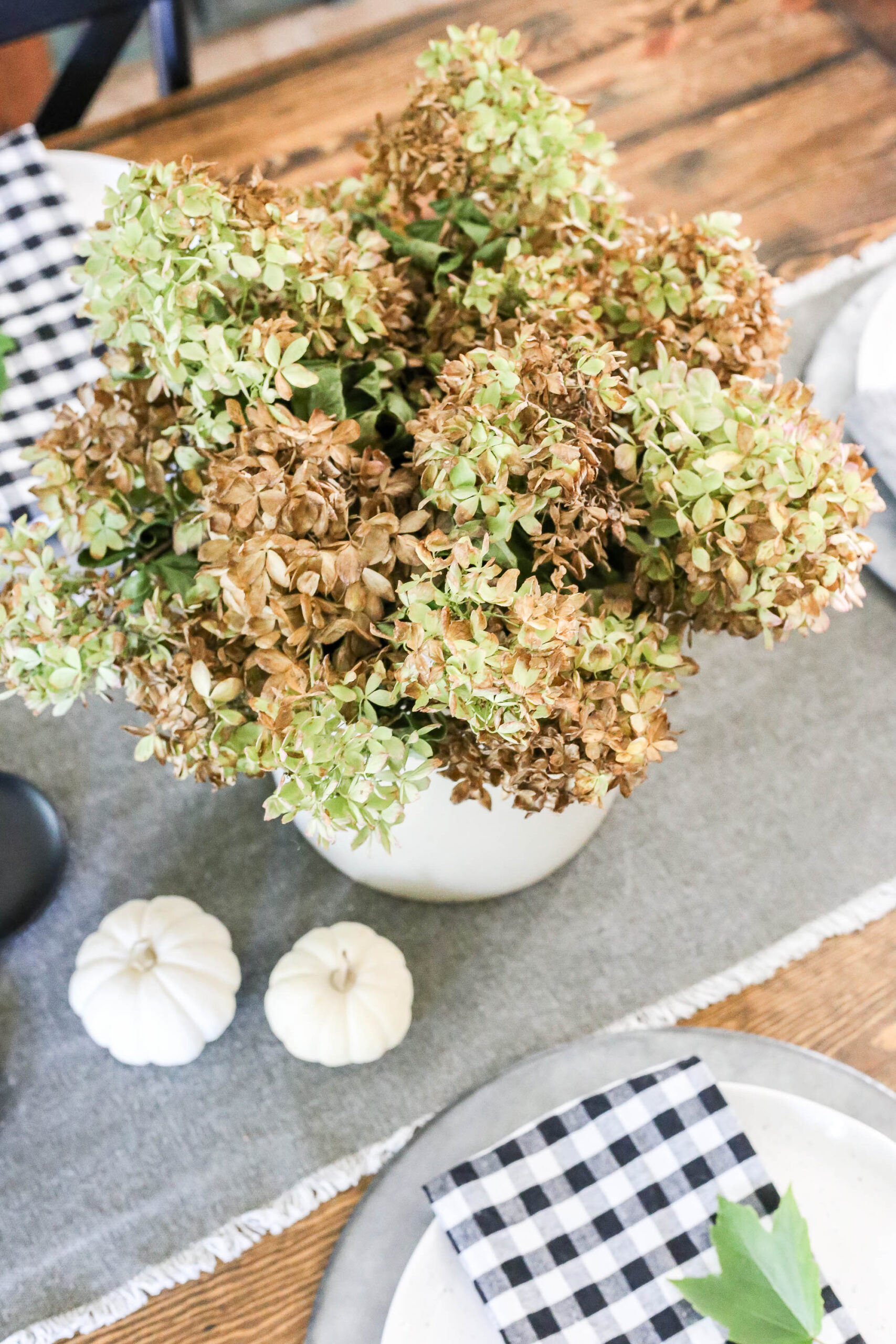 How to decorate the dining room for fall