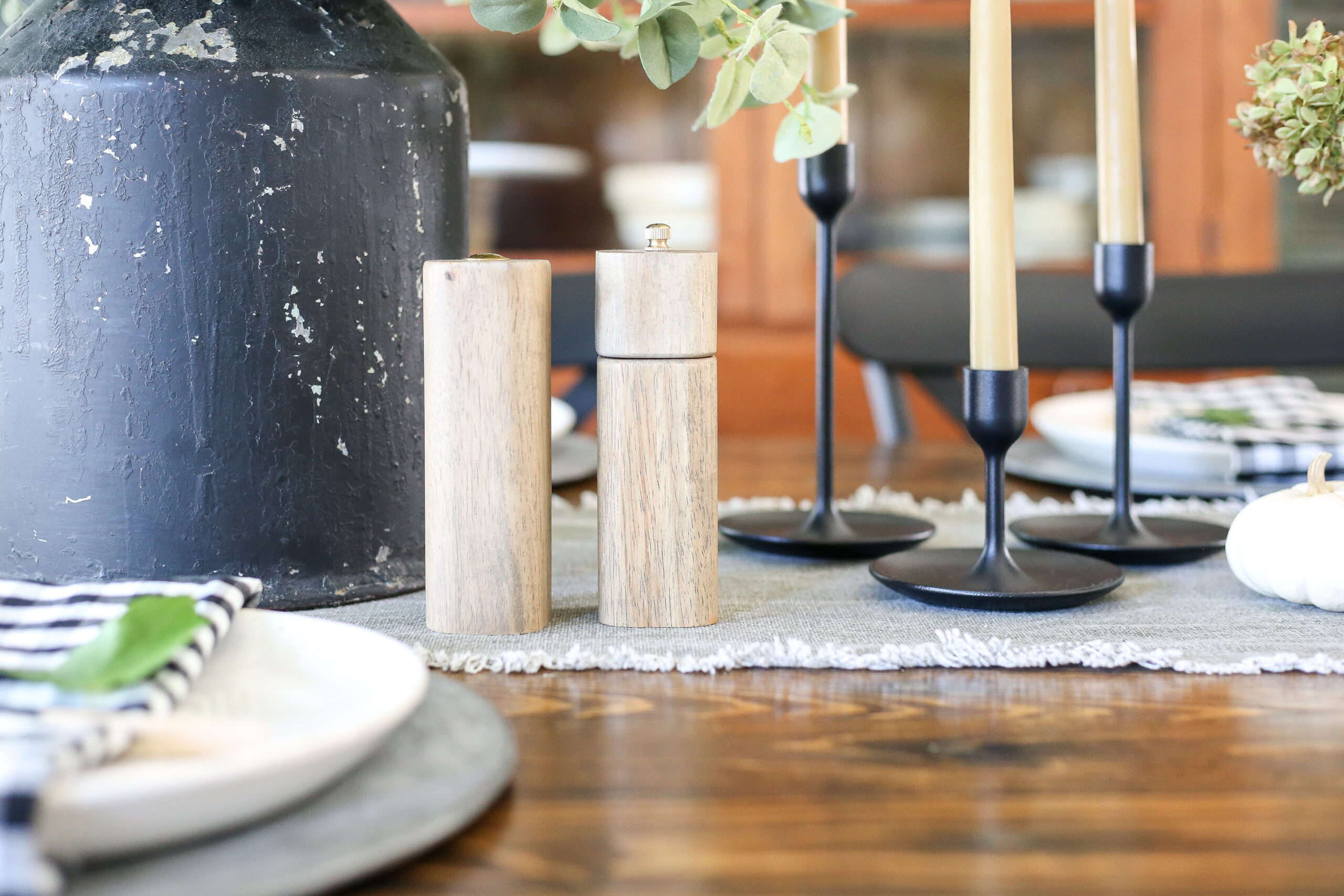 How to decorate the dining room for fall 