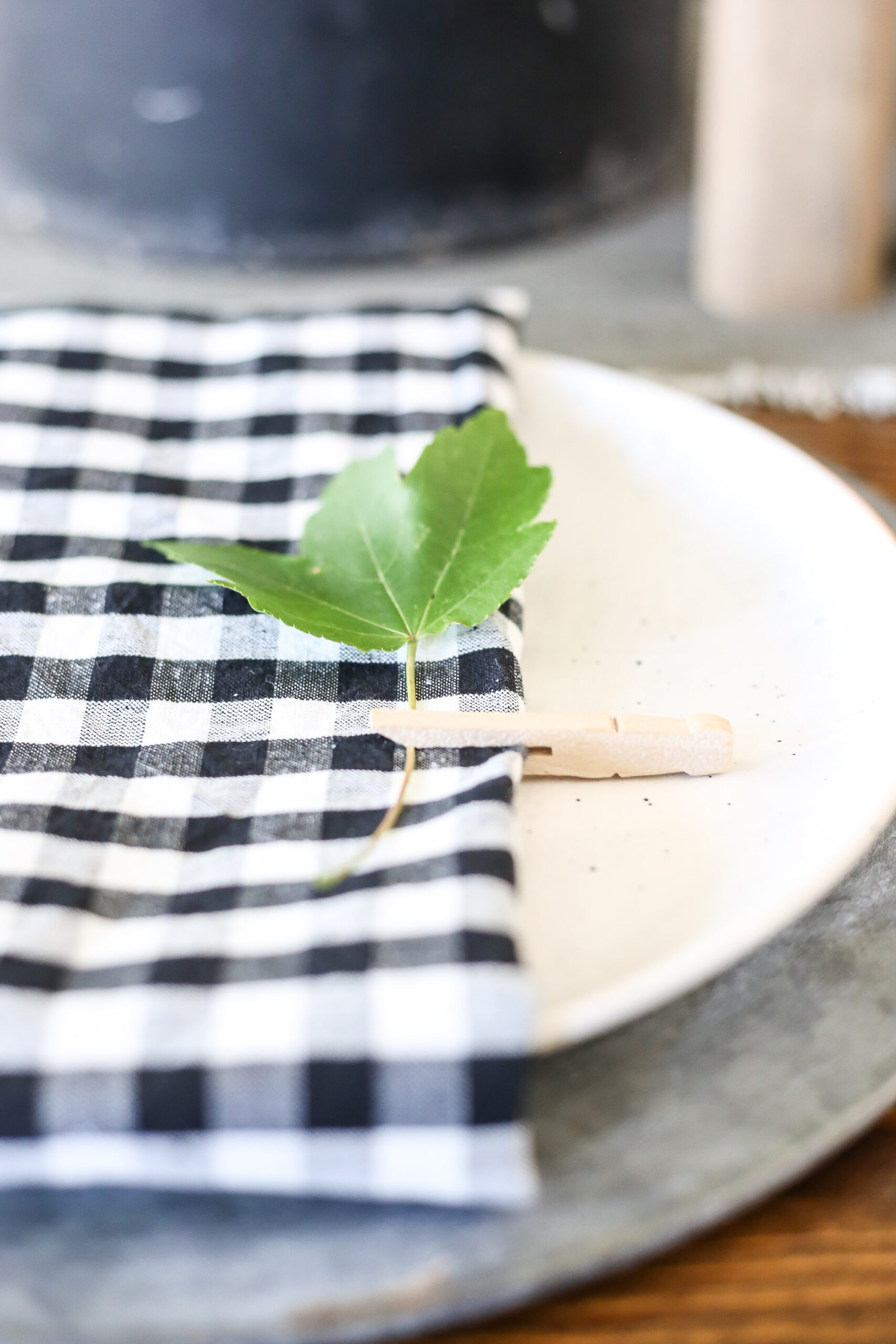 How to decorate the dining room for fall