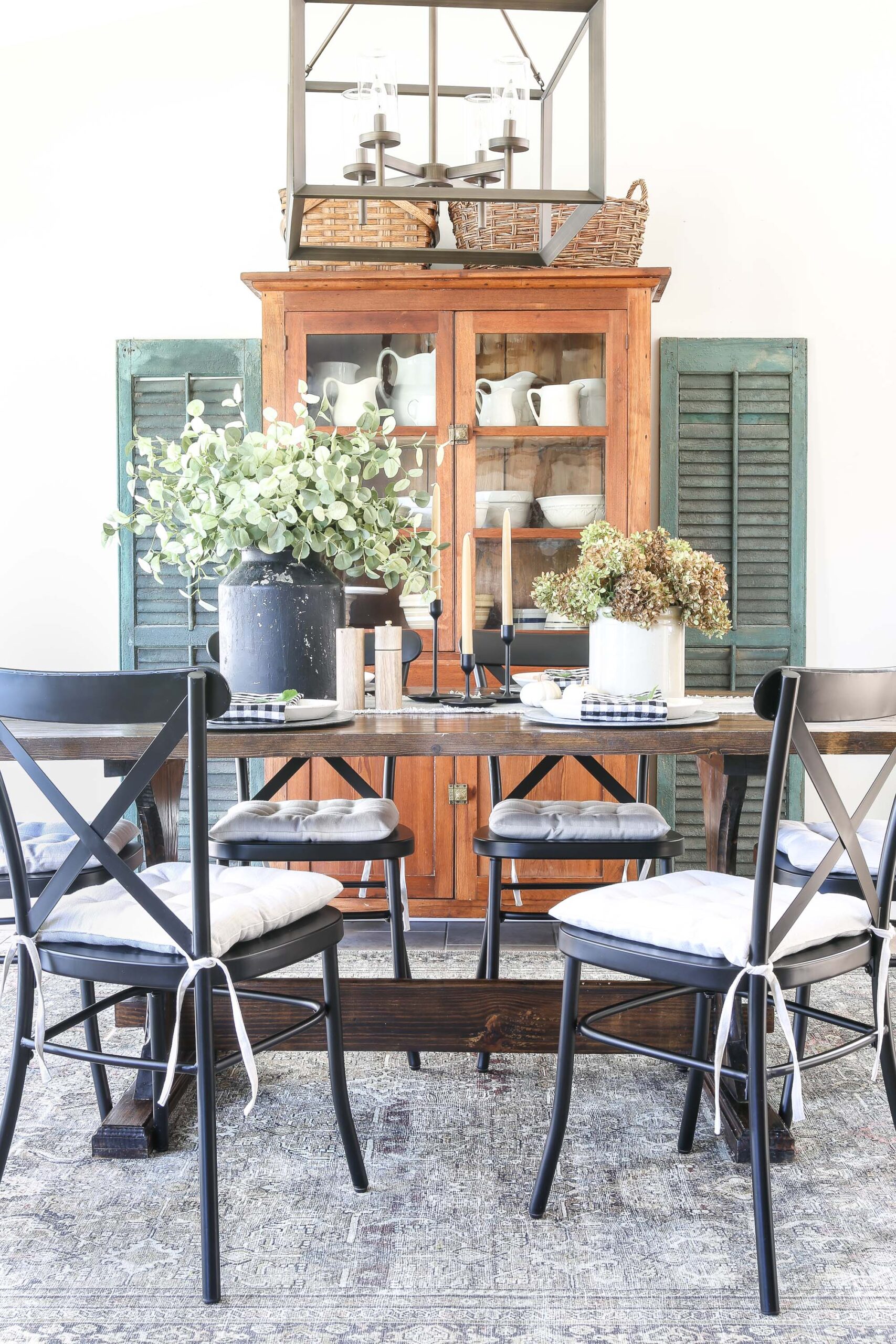 How to decorate the dining room for fall