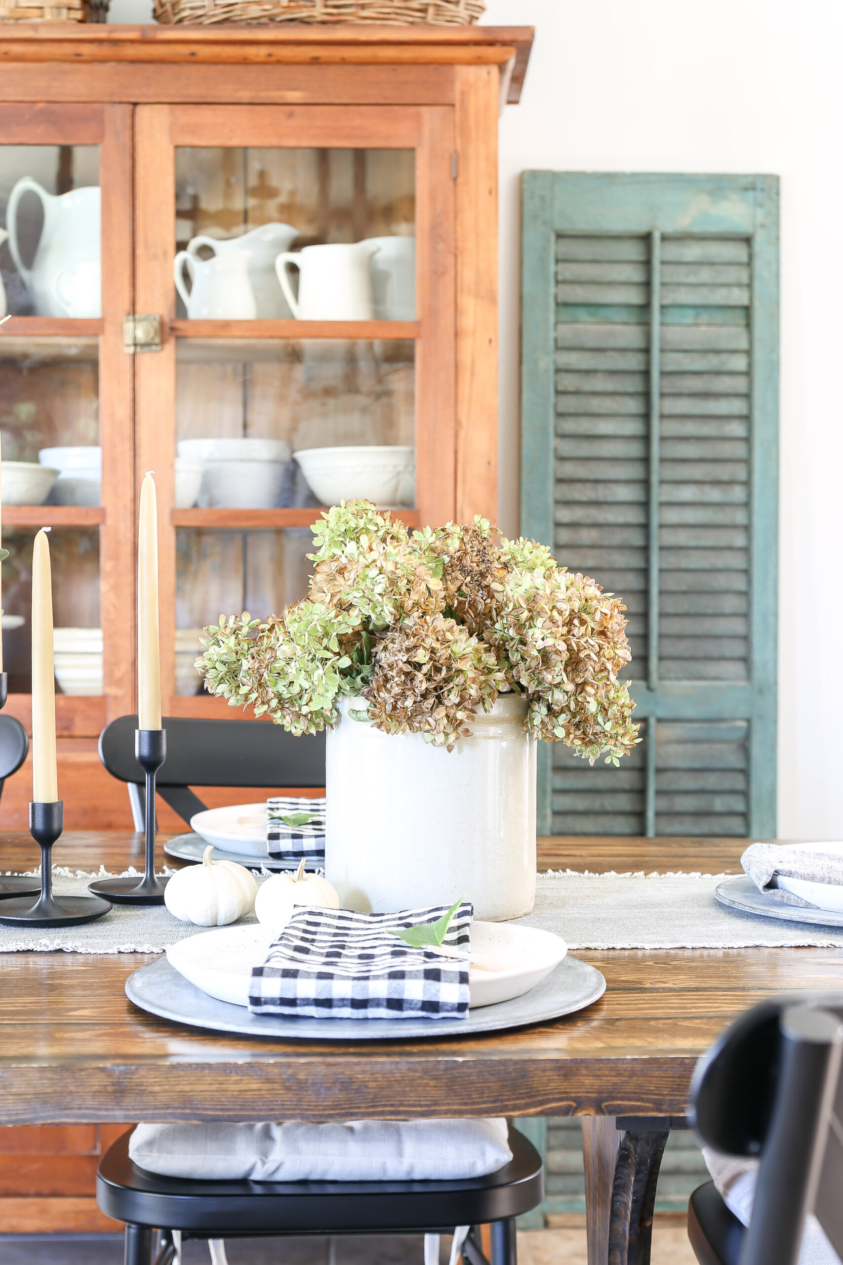 How to decorate the dining room for fall