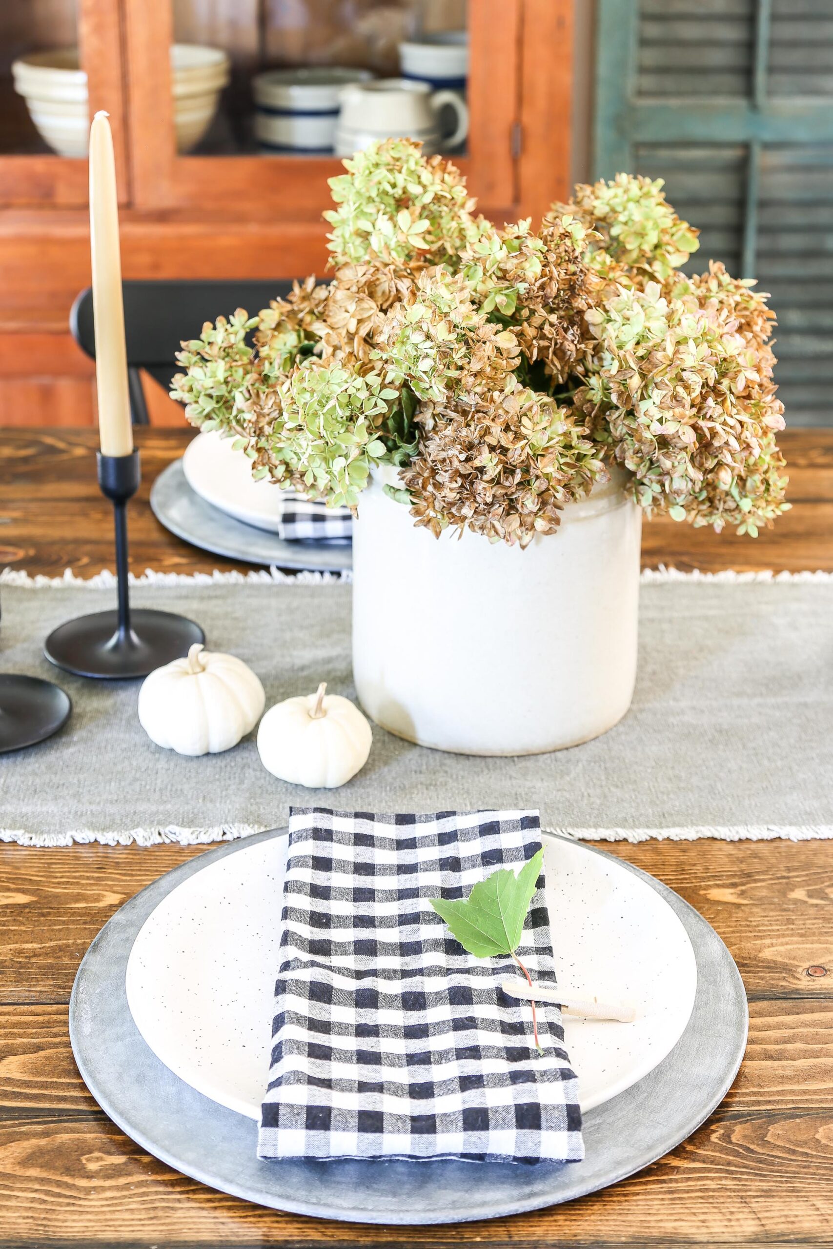 How to decorate the dining room for fall 