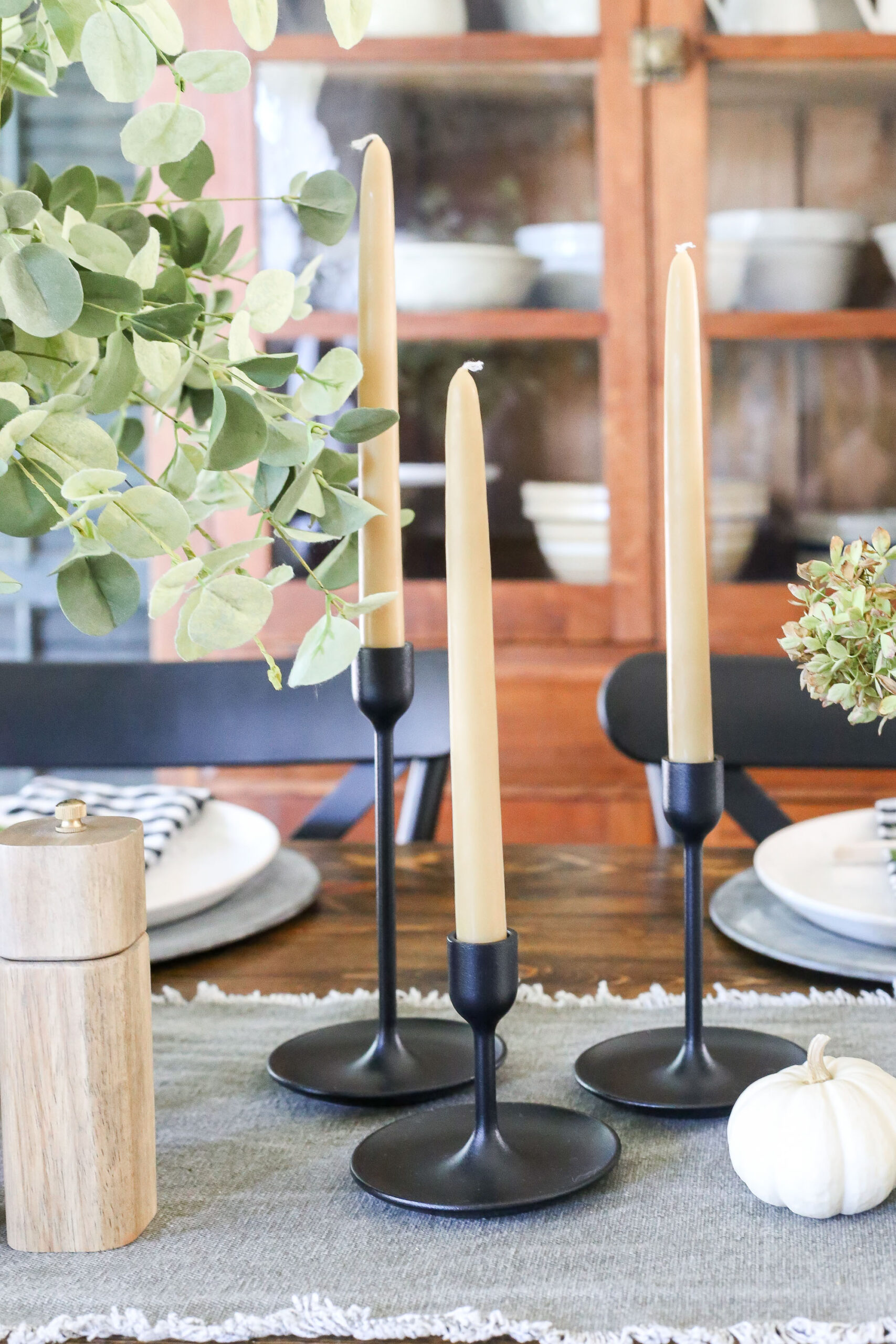 How to decorate the dining room for fall 