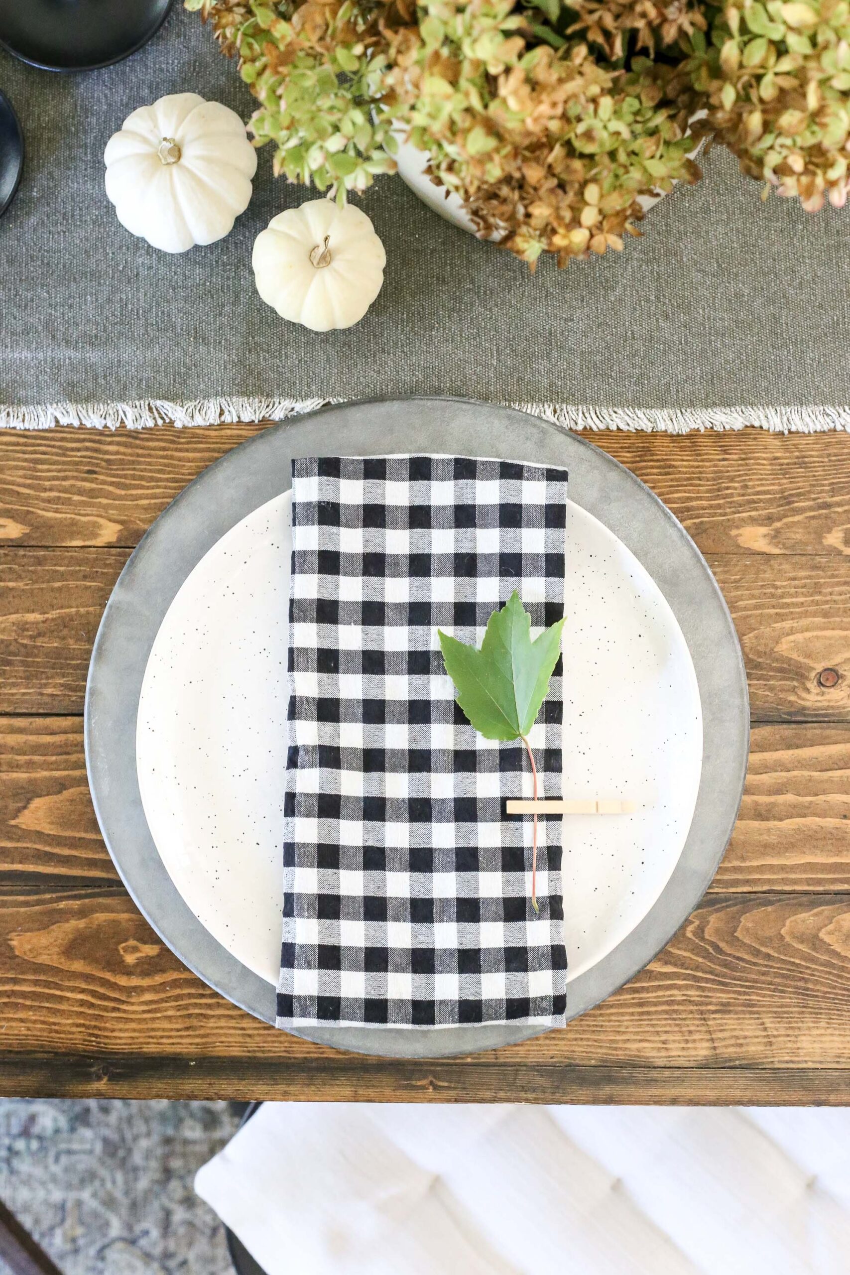 How to decorate the dining room for fall