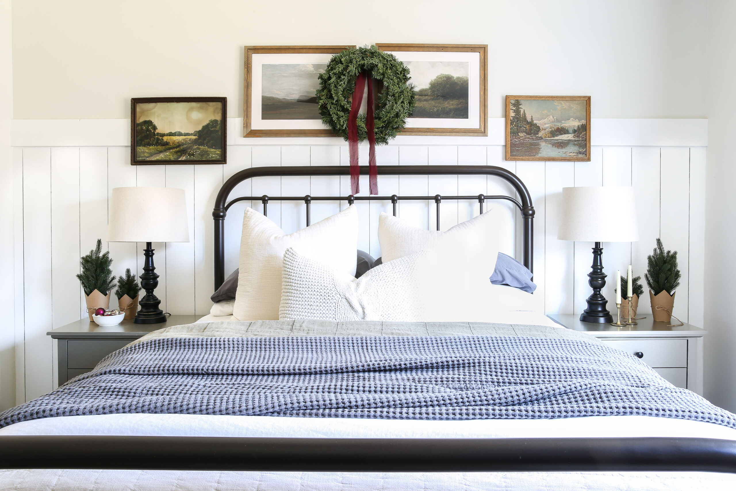 Simple Touches of Christmas in the Bedroom