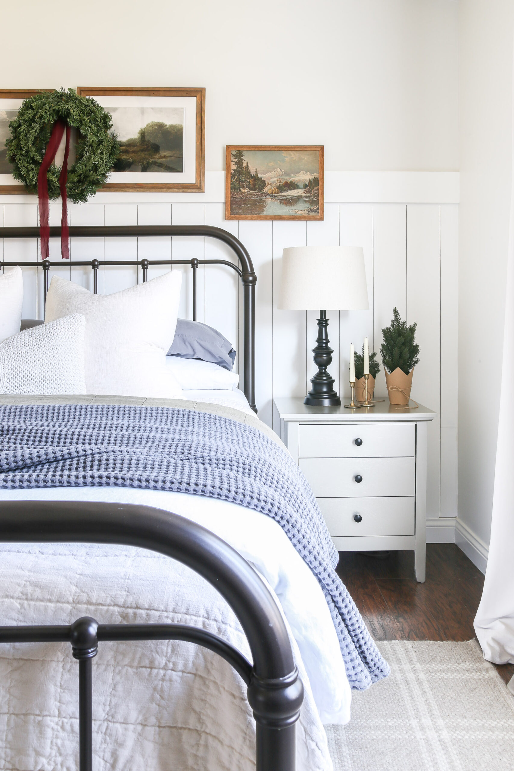 Simple Touches of Christmas in the Bedroom