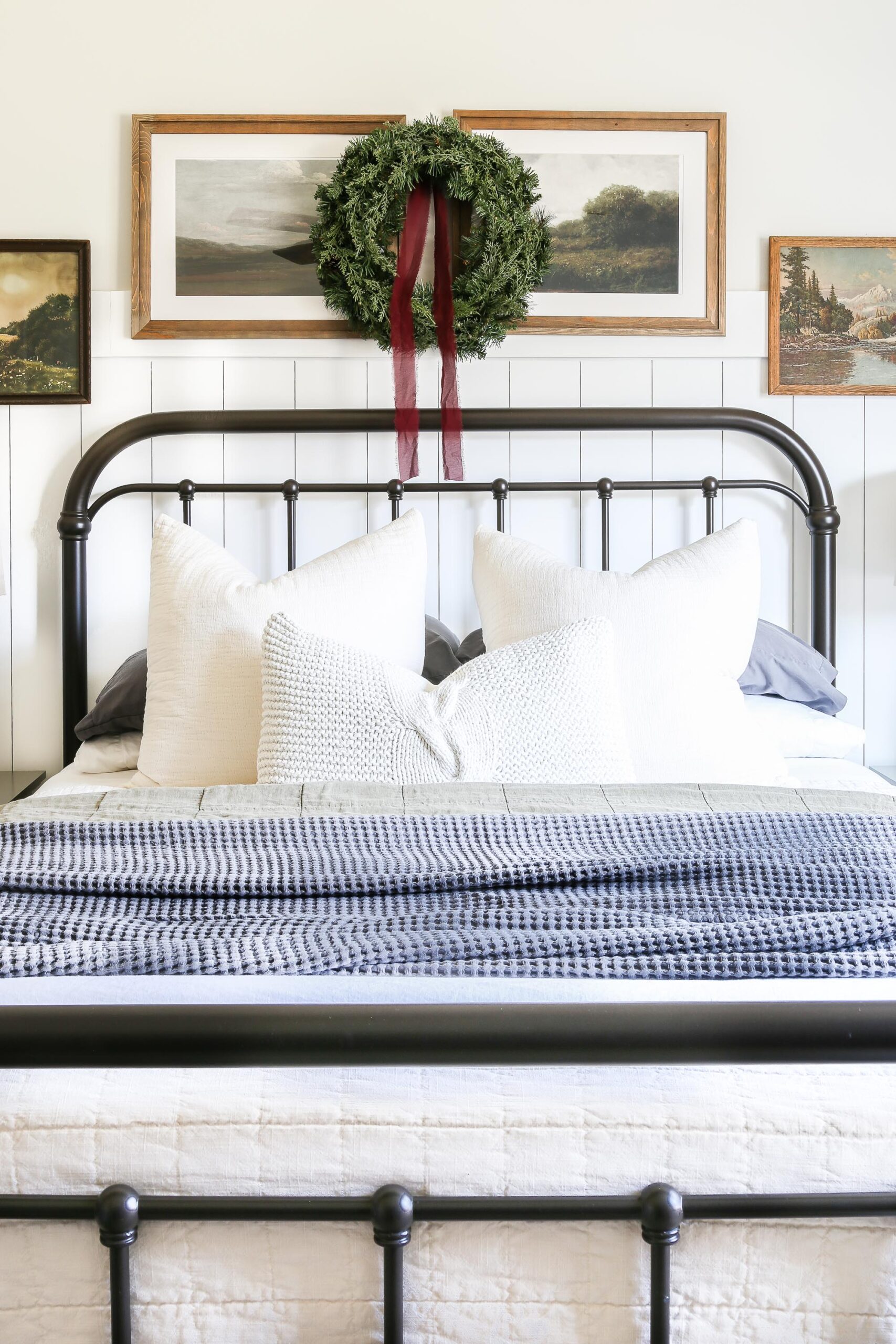 Simple Touches of Christmas in the Bedroom