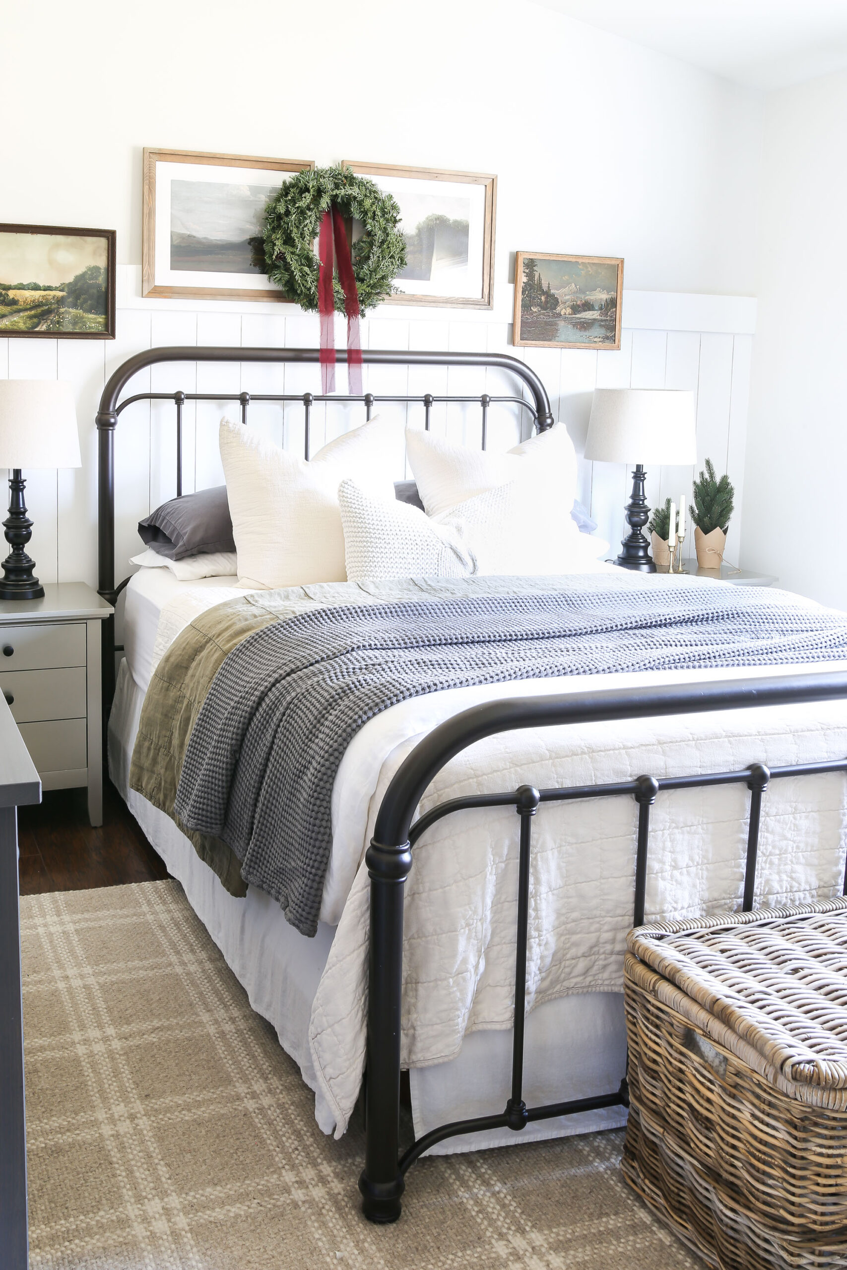 Simple Touches of Christmas in the Bedroom