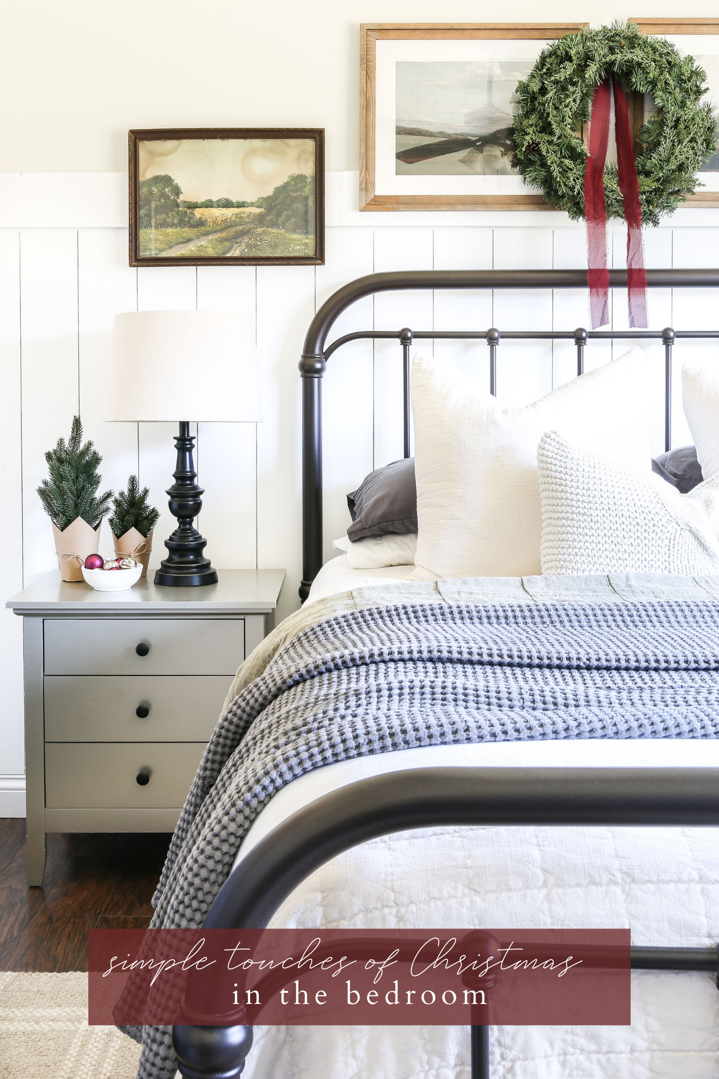 Simple Touches of Christmas in the Bedroom