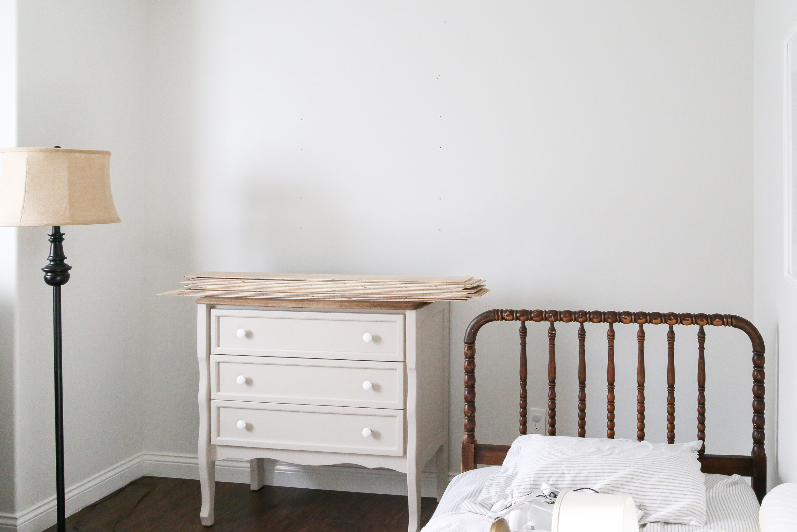 Vintage Floral Wallpaper in Toddler Girl Bedroom