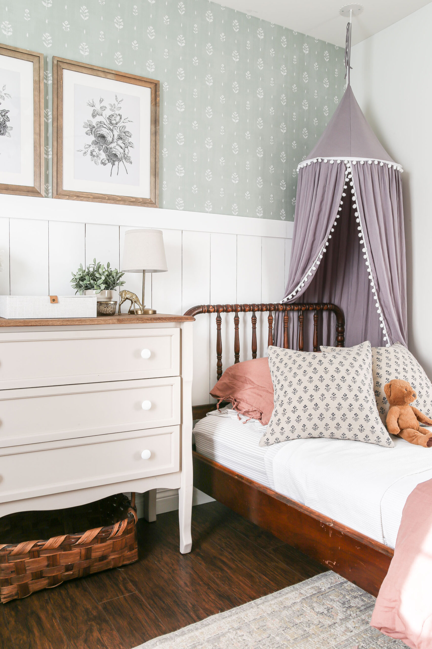 Vintage Floral Wallpaper in Toddler Girl Bedroom -