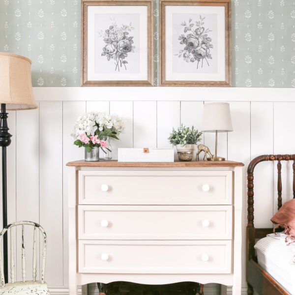 Vintage Floral Wallpaper in Toddler Girl Bedroom