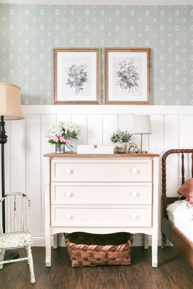 Vintage Floral Wallpaper in Toddler Girl Bedroom