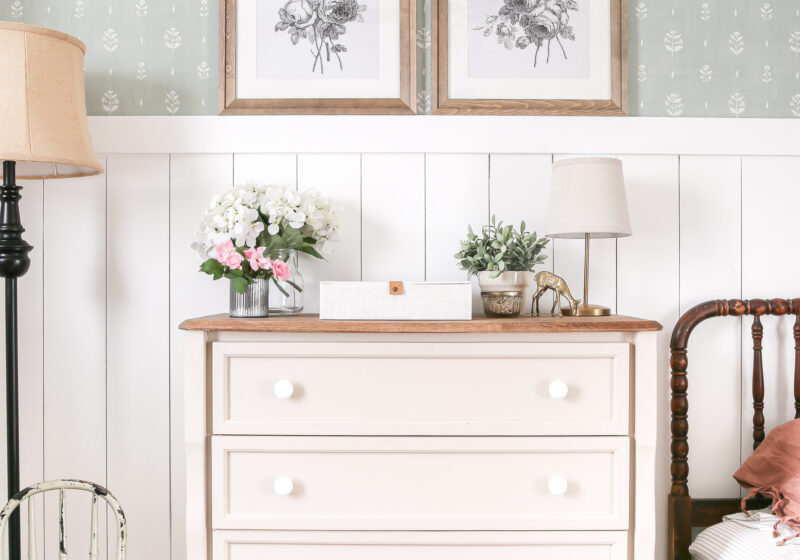 Vintage Floral Wallpaper in Toddler Girl Bedroom