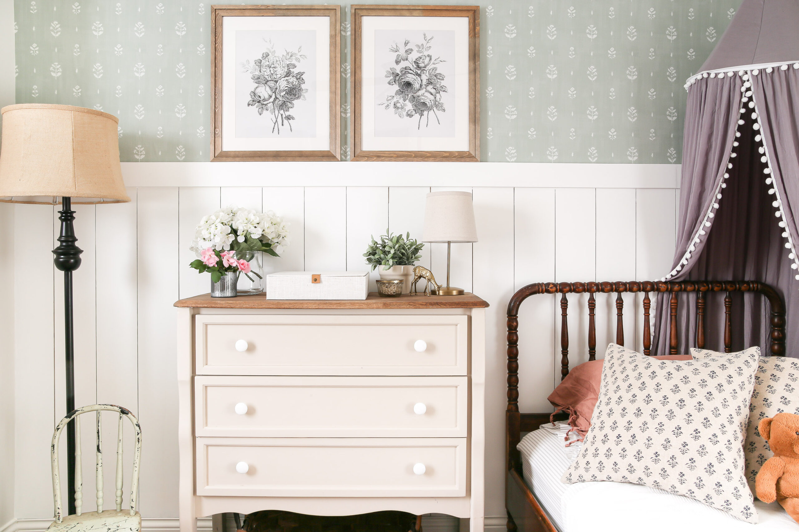 Vintage Floral Wallpaper in Toddler Girl Bedroom