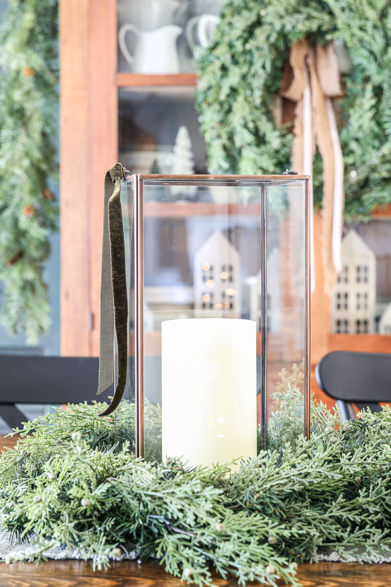 Brown and Brass Christmas Dining Room | Little Glass Jar