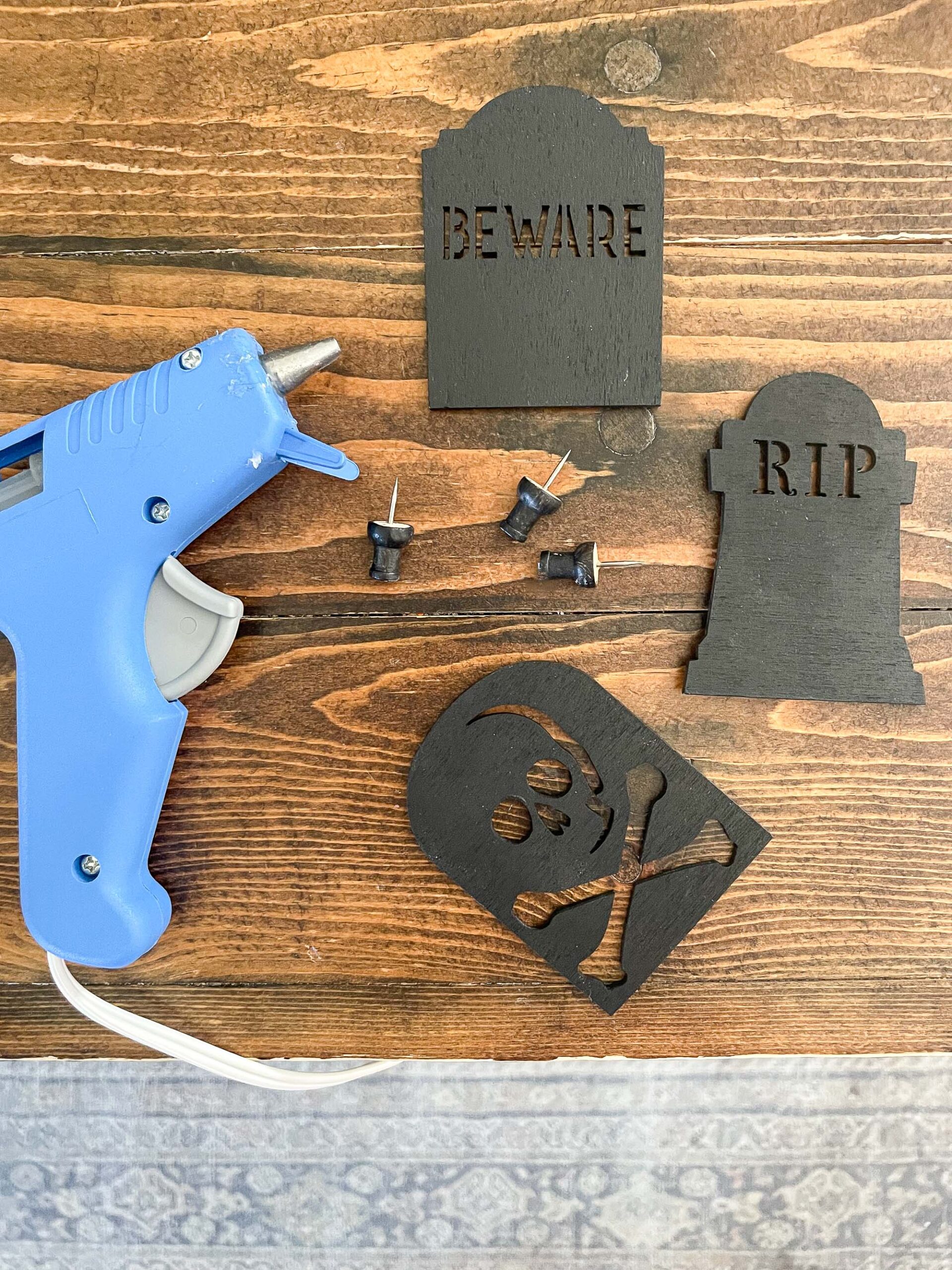 DIY Halloween Pumpkin Stakes