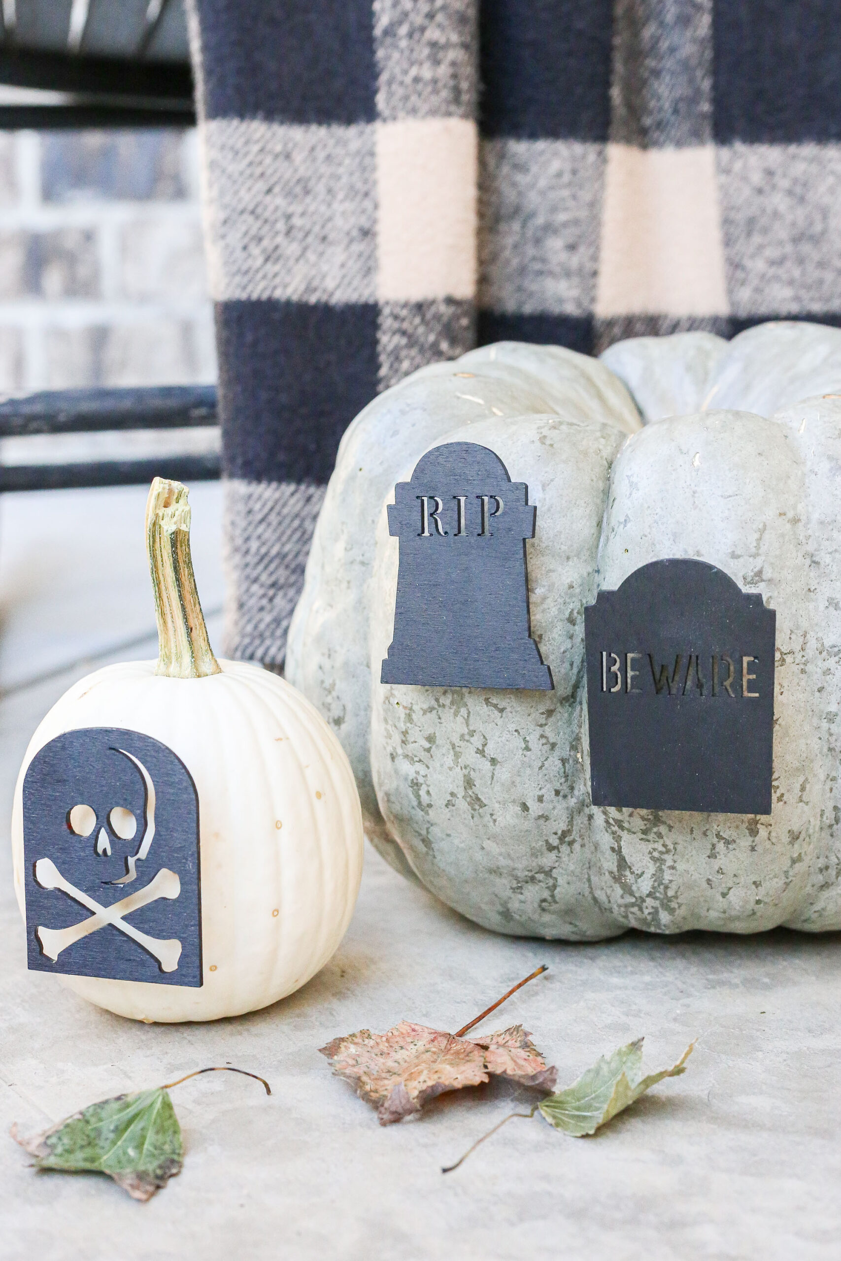 DIY Halloween Pumpkin Stakes